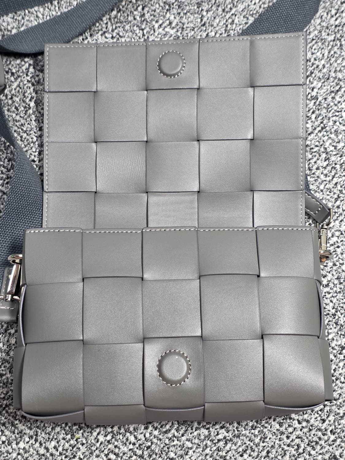 보테가 카세트백(그레이) 상품이미지3