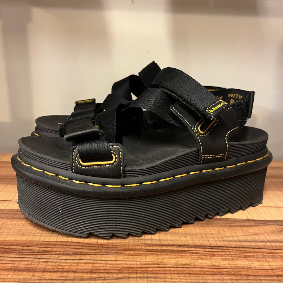 닥터마틴 킴버 스트랩 샌들 상품이미지1