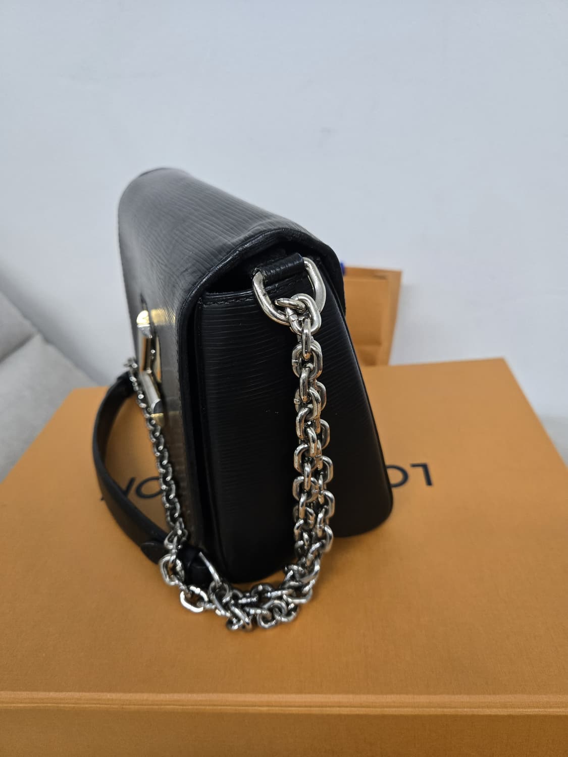 [보증서 정품]루이비통 트위스트mm 크로스백 상품이미지5