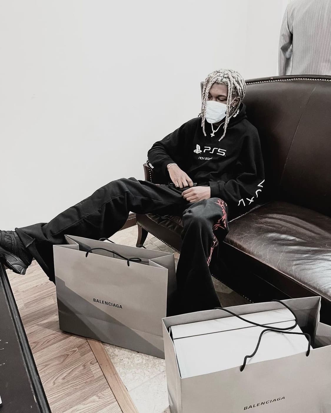 (디스트로이 론리 착용) 발렌시아가 ps5 hoodie  상품이미지1
