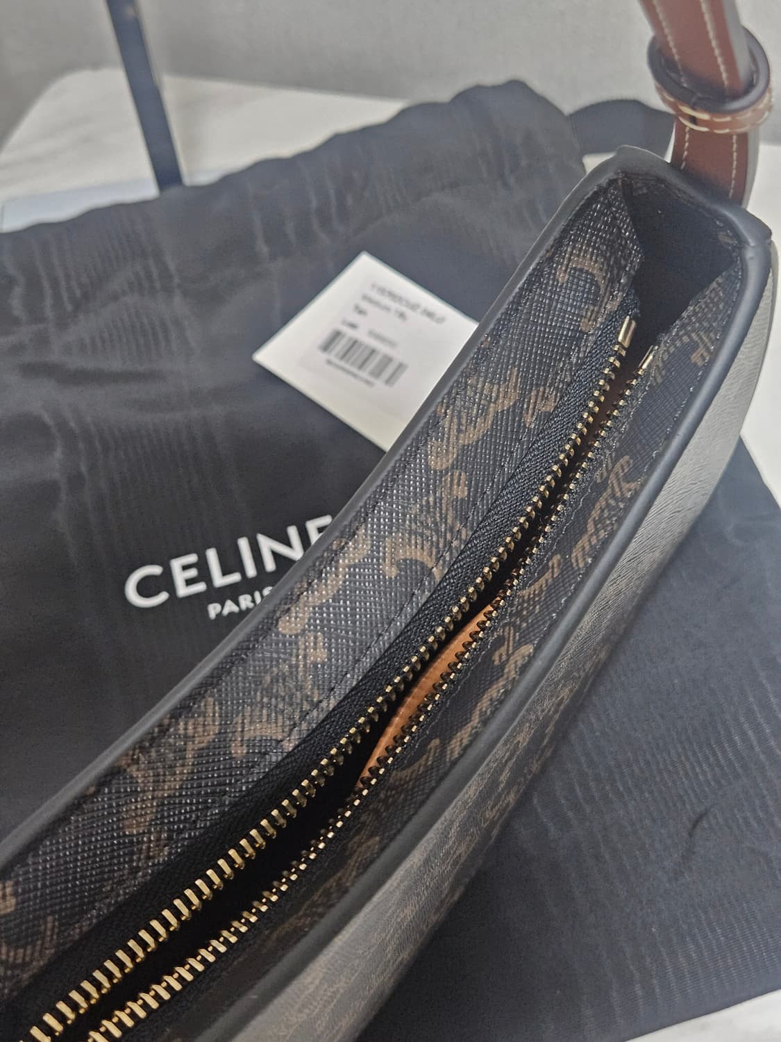 [새상품급] 셀린느 틸리백 Black tan Medium Size  상품이미지8