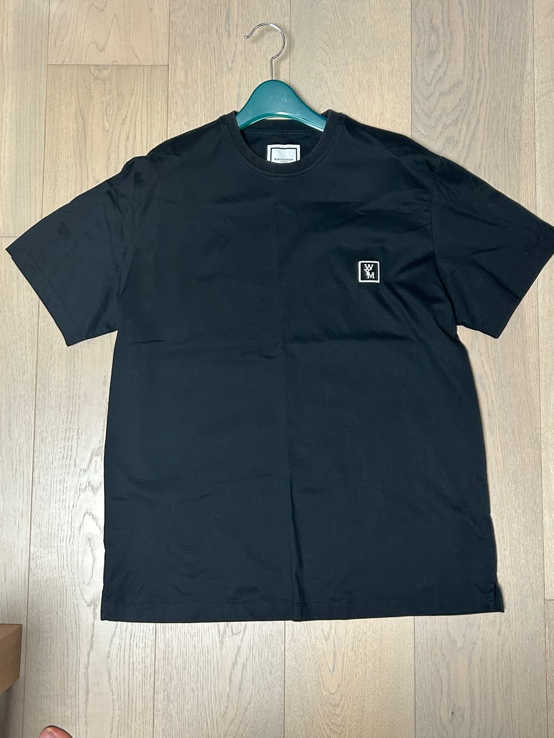 우영미 코튼 백로고 티셔츠 블랙 상품이미지2