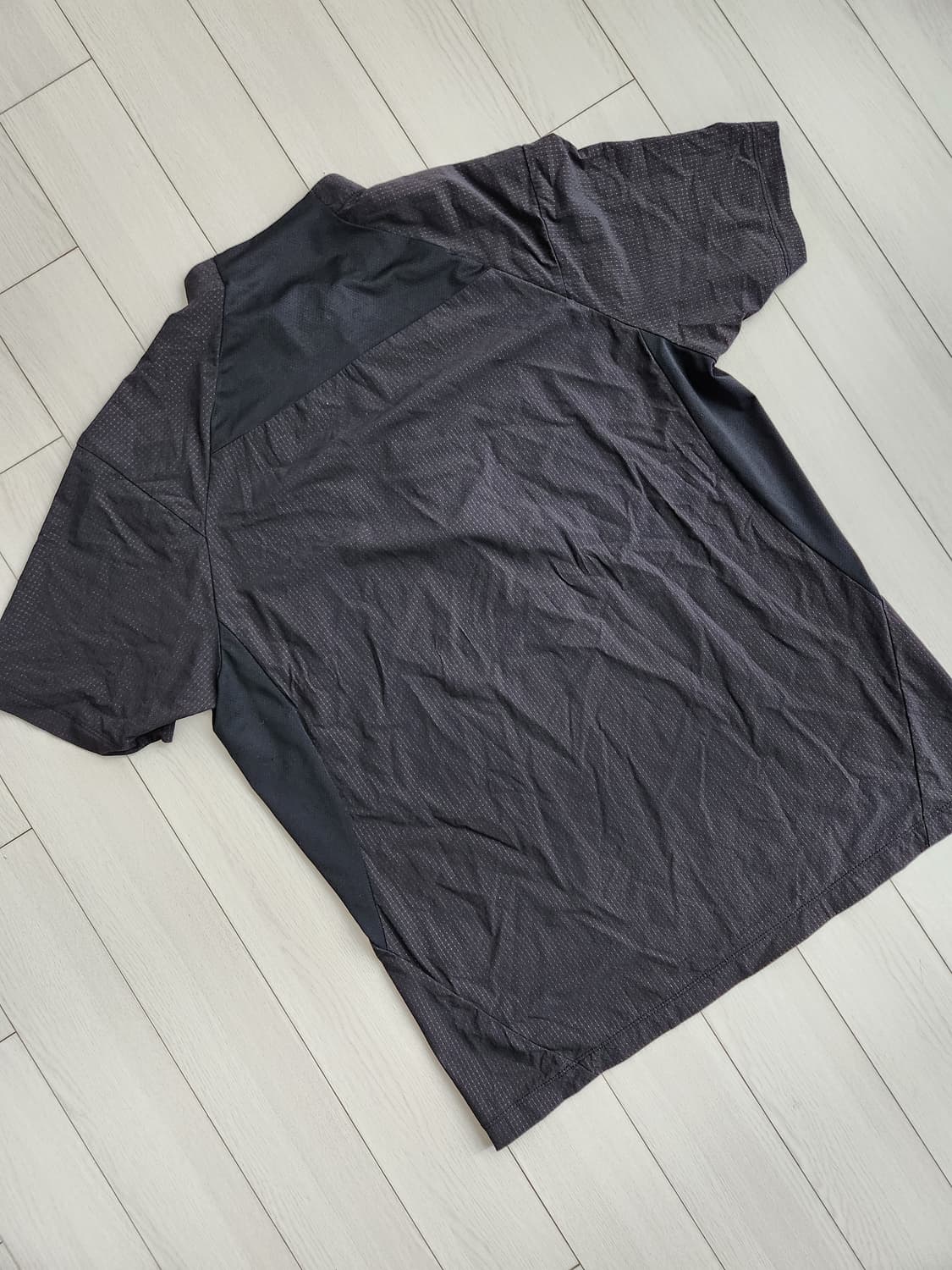 코오롱스포츠 남성 에어도트 반팔 집업 블랙 티셔츠 사이즈105

 상품이미지3