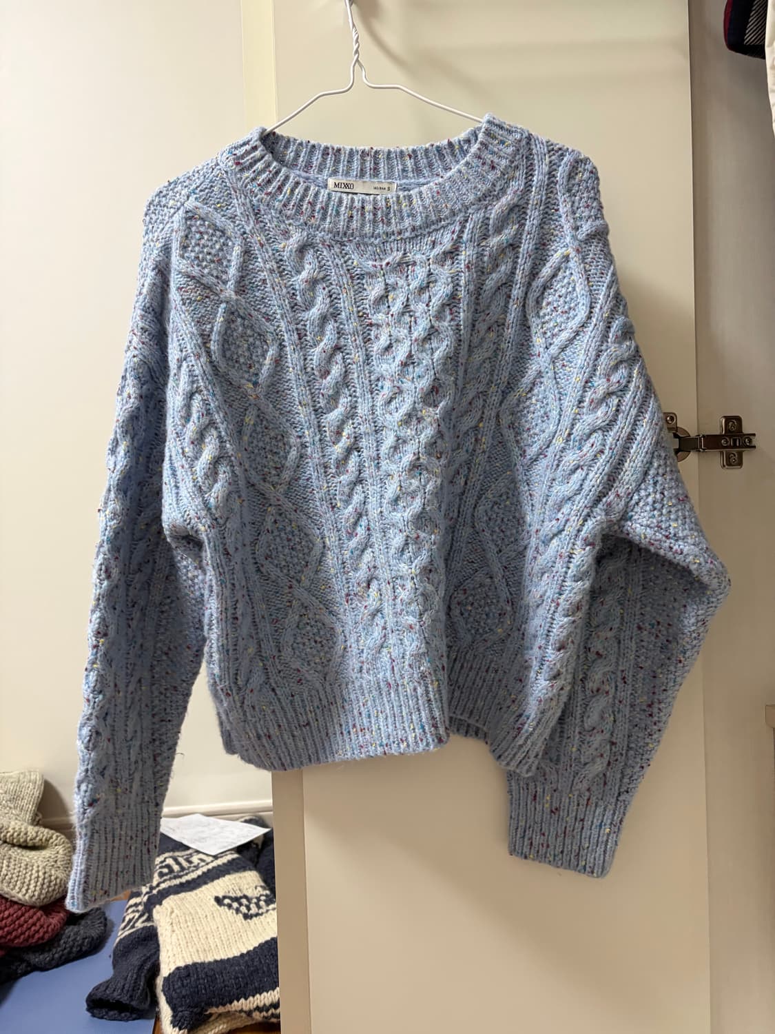 아방 여리 하늘색 꽈배기 니트 상품이미지1