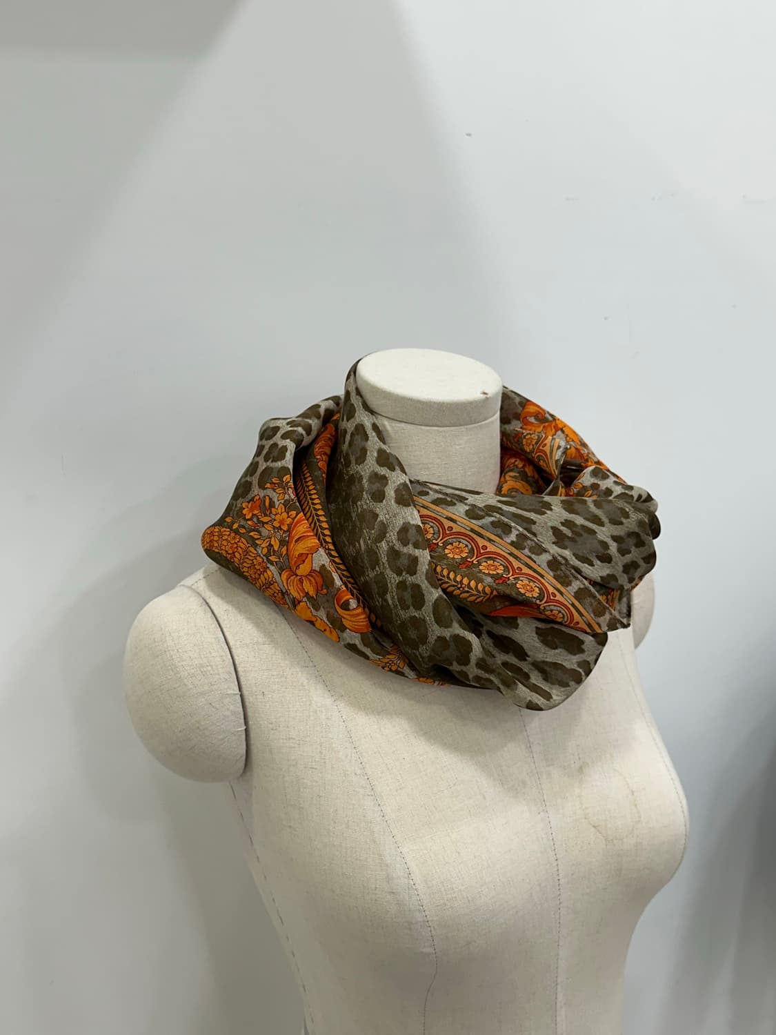 베르사체 실크 숄 머플러 상품이미지5