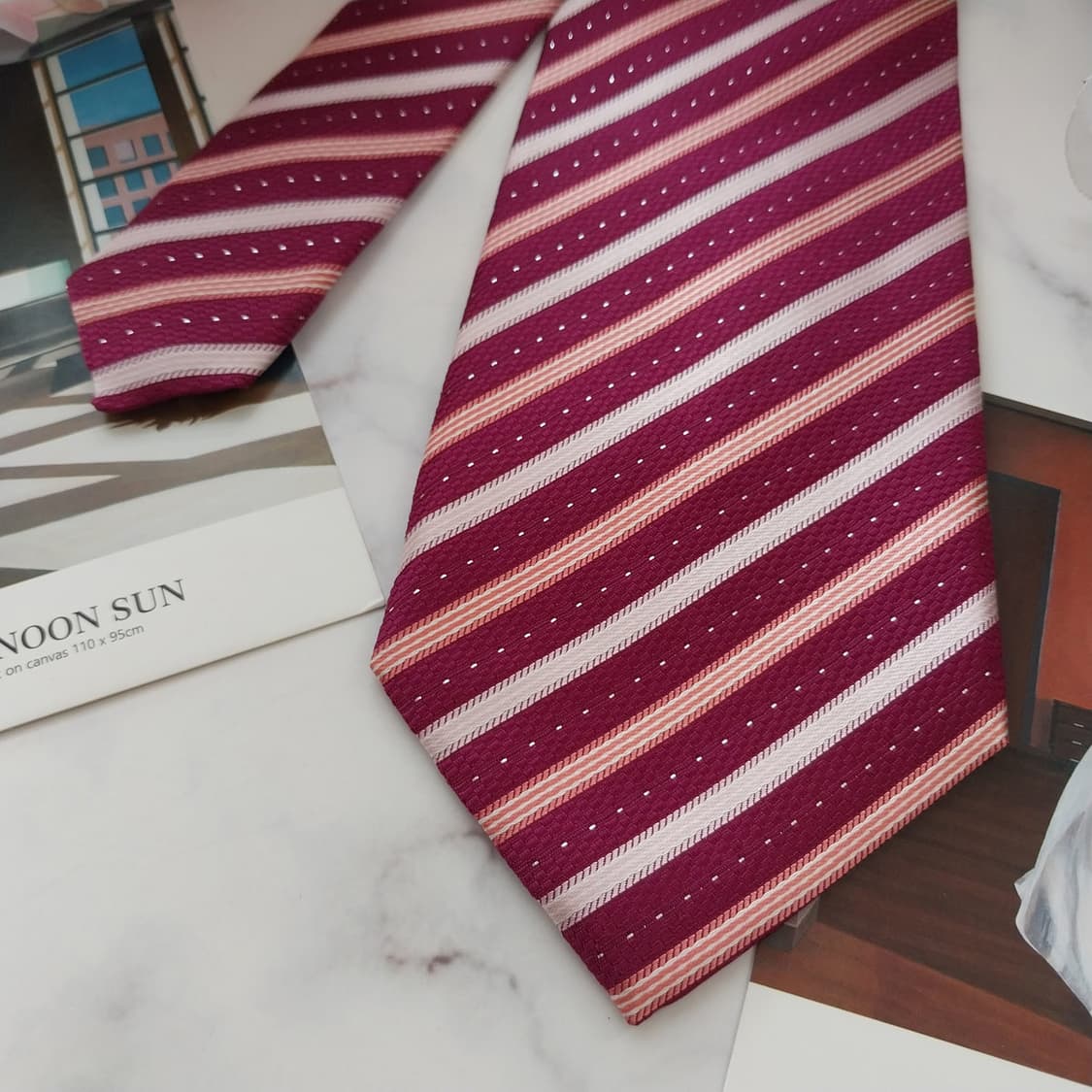 아쿠아스큐텀 실크 버건디 스트라이프 넥타이 9cm A+등급 K1127
 상품이미지4