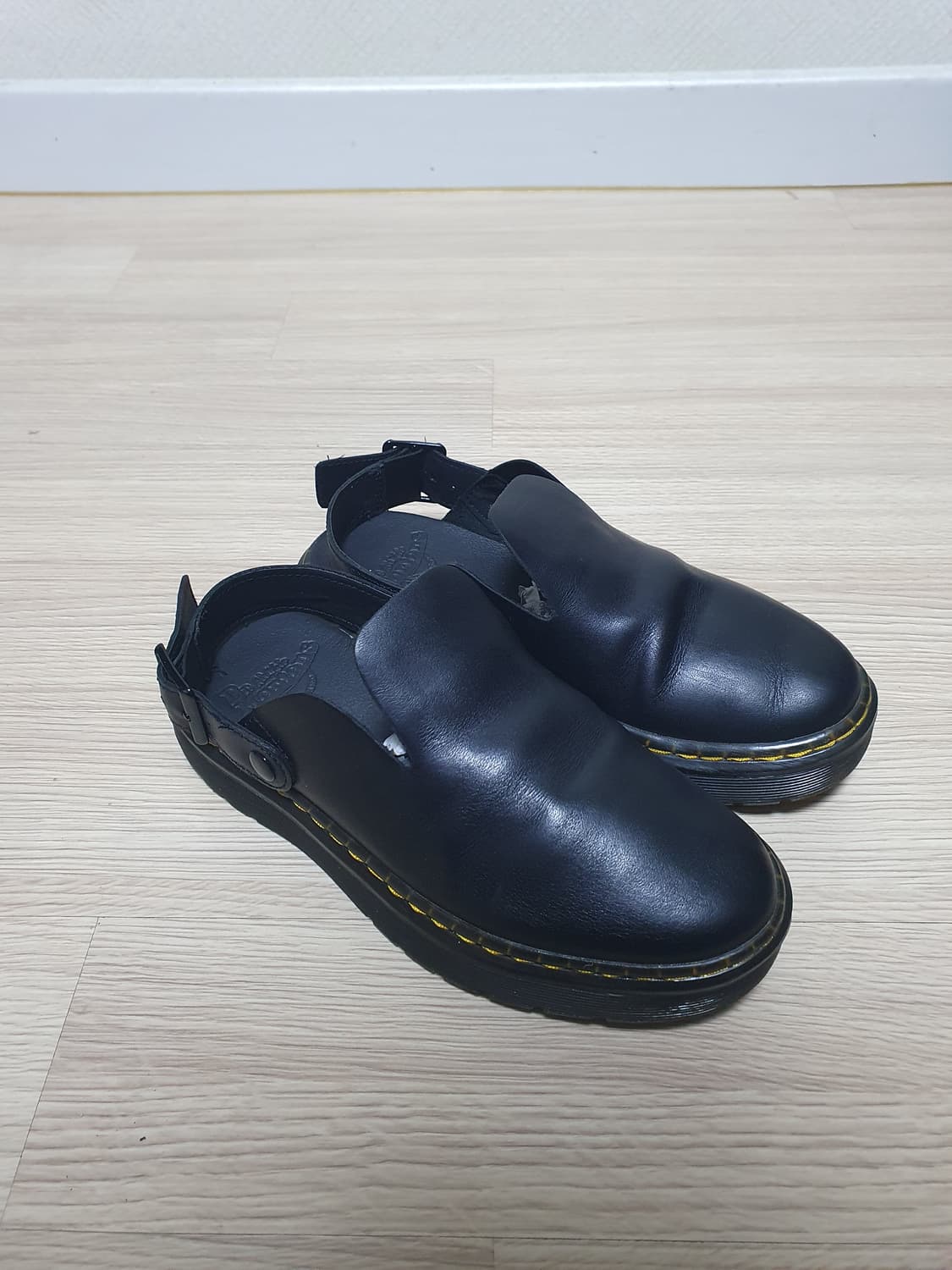 닥터마틴 칼슨 뮬 슬리퍼 220 상품이미지2