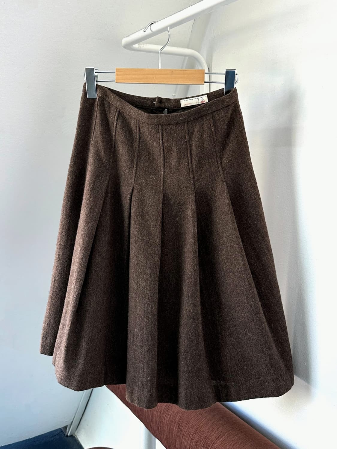 Tweed fabric pleated mid skirt 상품이미지1