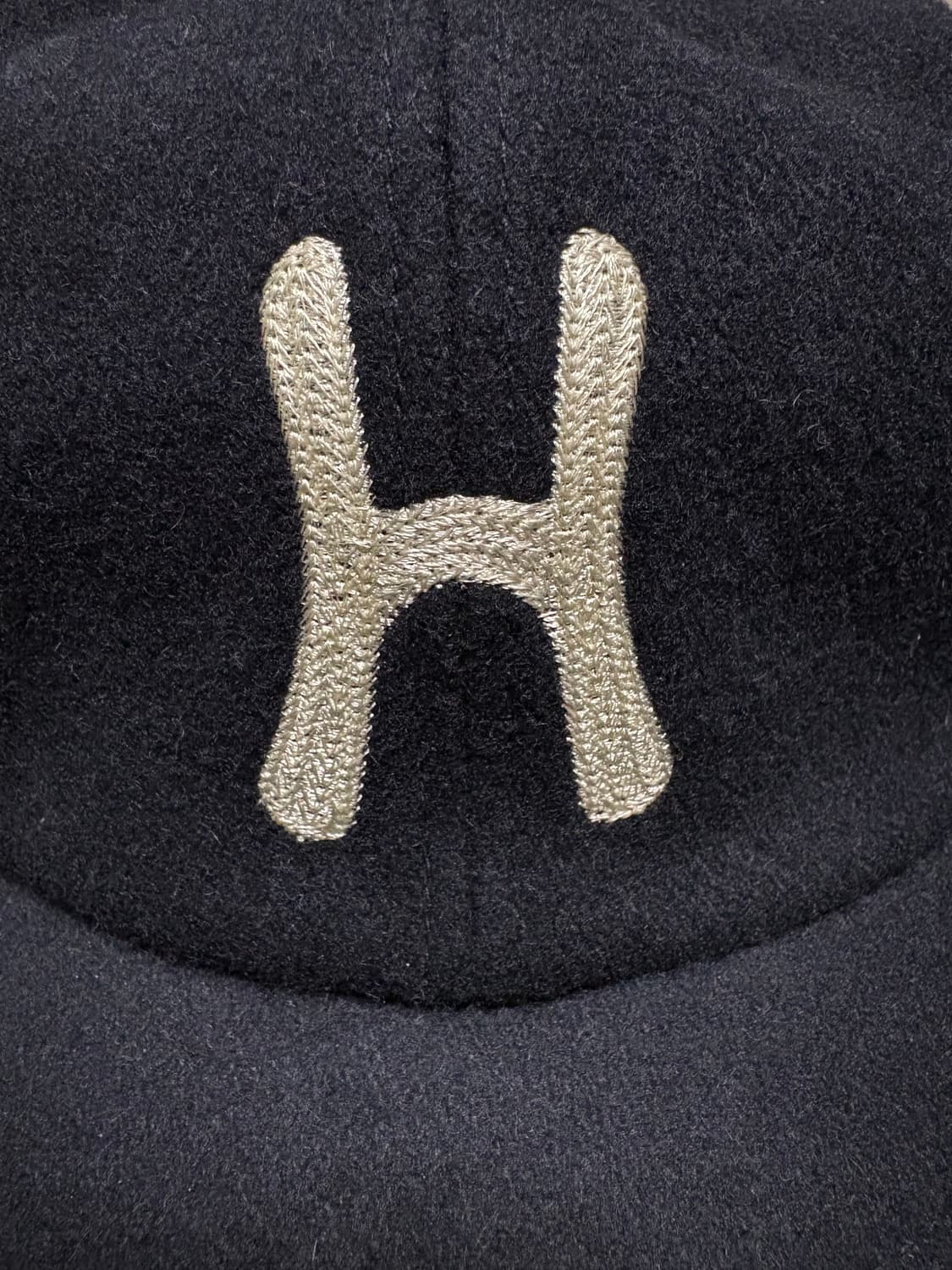 헬로선라이즈 H 로고 울 볼캡 (다크 네이비) 상품이미지5