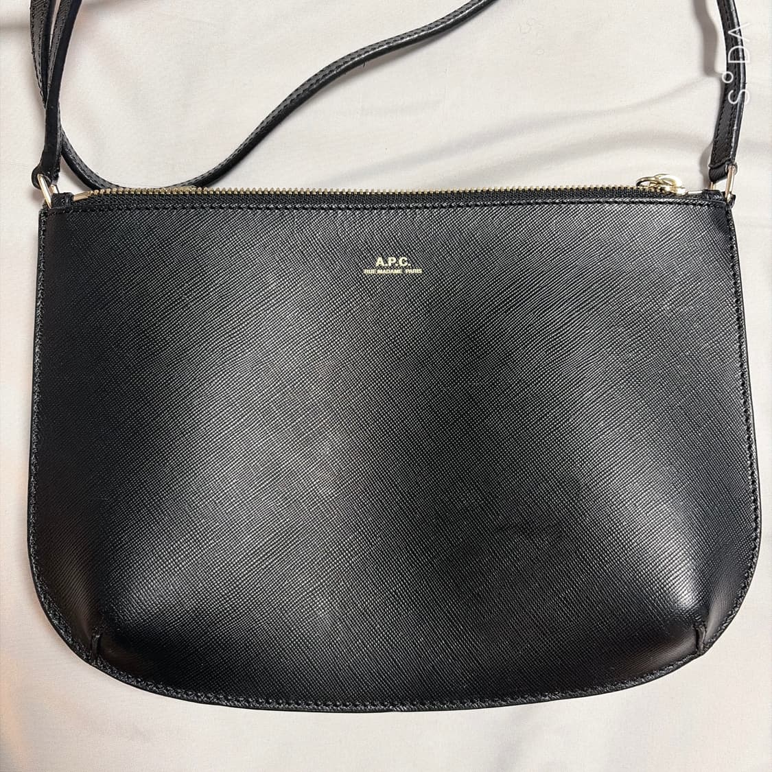 A.P.C 아페쎄 블랙 가죽 크로스백 상품이미지2