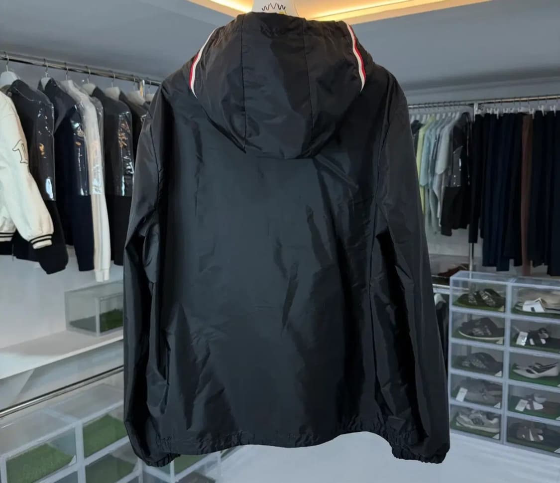 [정품] 몽클레어 신형 윈드브레이커 
바람막이 자켓 XXl 블랙 상품이미지2