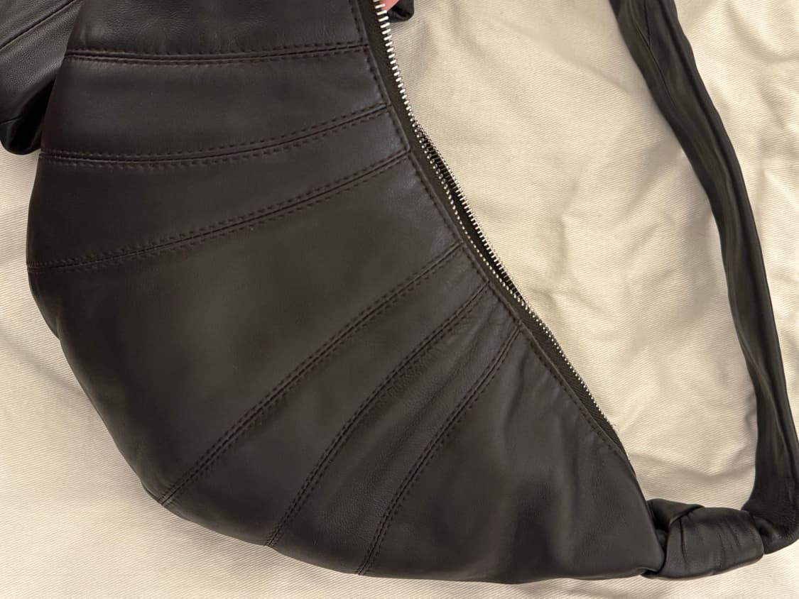 르메르 스몰 크루아상 백 소프트 나파 레더 다크 초콜릿 상품이미지4