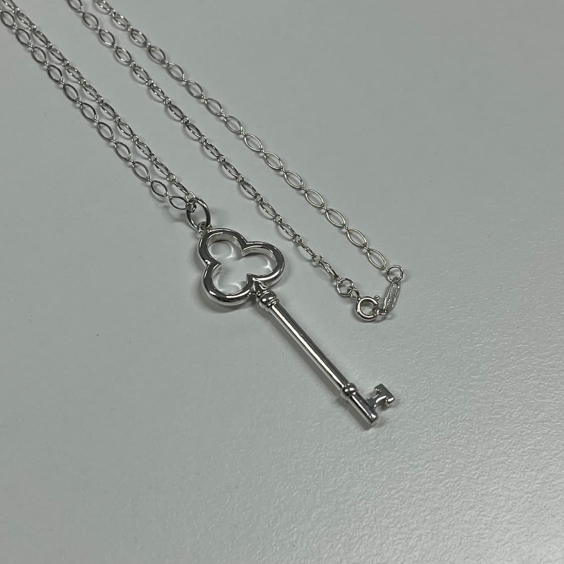 티파니앤코 클로버 태그 키 목걸이 상품이미지8