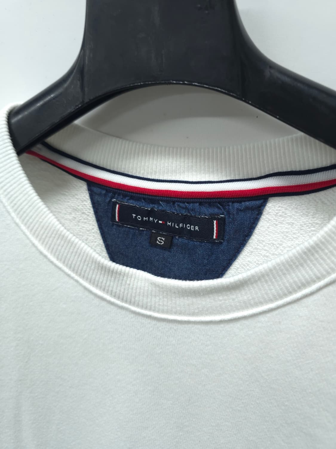 타미힐피거 남여공용 화이트 미니 자수 로고 맨투맨 (S) 상품이미지4