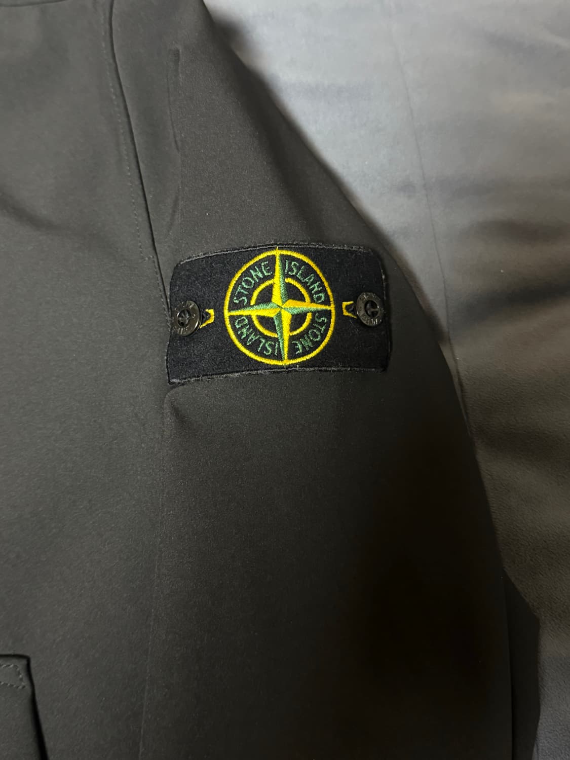 (M,21SS) 스톤아일랜드 소프트쉘(새상품급) 상품이미지3