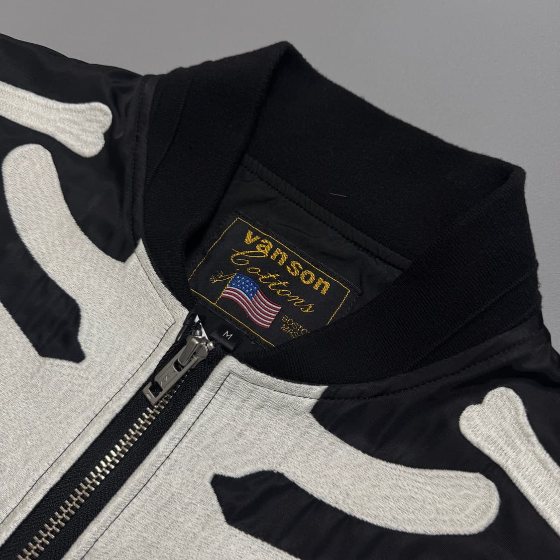 VANSON 2025 collection 블랙컬러 본 자수 나일론 트윌  상품이미지3