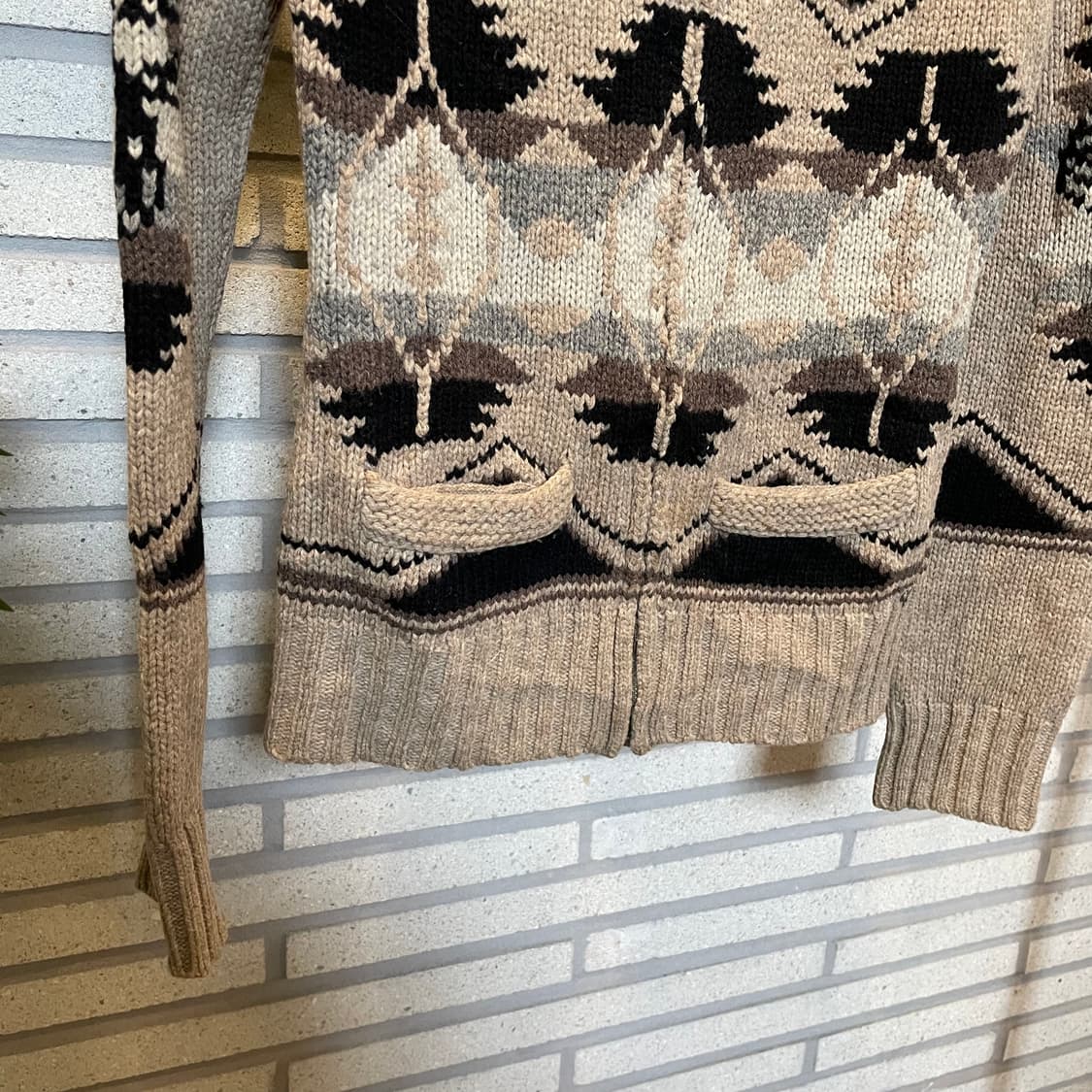 Aritzia TNA 코위찬 니트 집업 가디건 아즈텍 패턴 디테일 베이지 상품이미지5