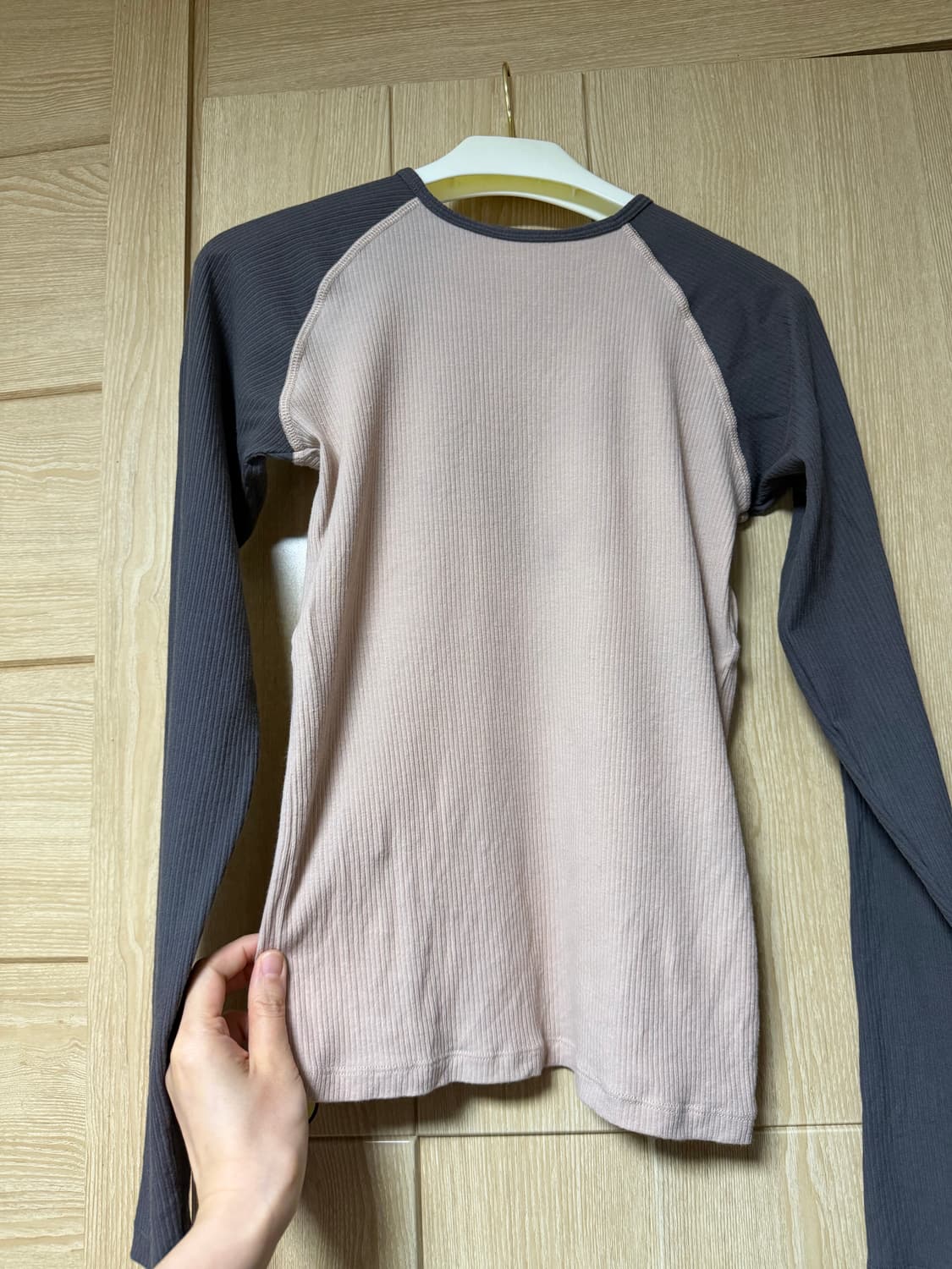 베이스레인지 롱슬리브 티 (착샷 o) 상품이미지1