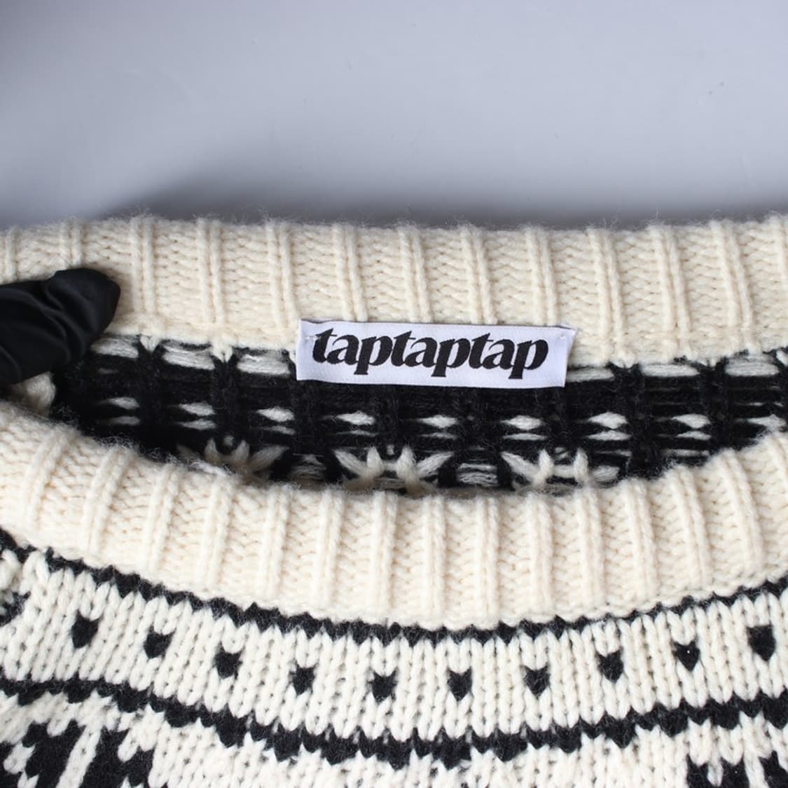 탭탭탭 크림 블랙 노르딕 패턴 라운드 니트 상품이미지5