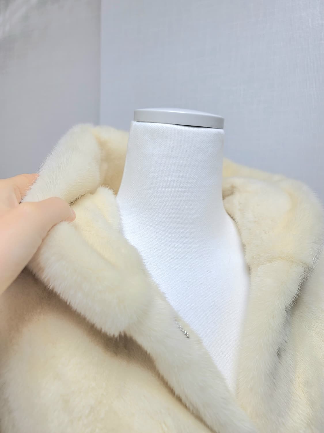 🎀코펜하겐 퍼플 등급🎀 펄화이트에 가까운 크림색 후드 밍크코트 상품이미지7