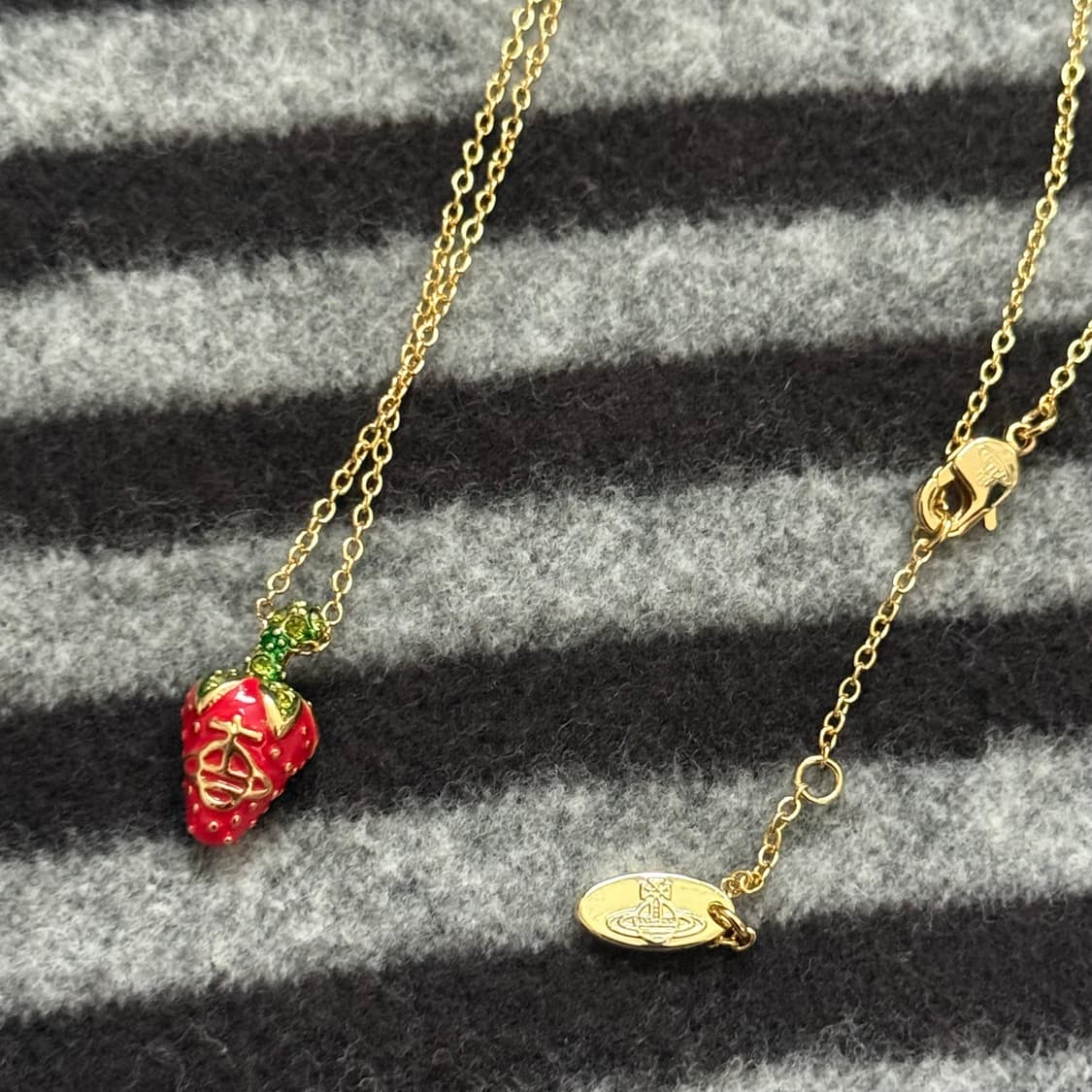 비비안웨스트우드 딸기 목걸이 상품이미지1