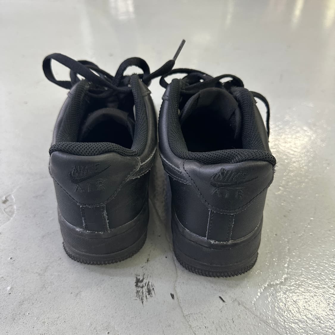 245 나이키 에어포스 로우 트리플 블랙 0420D 상품이미지3