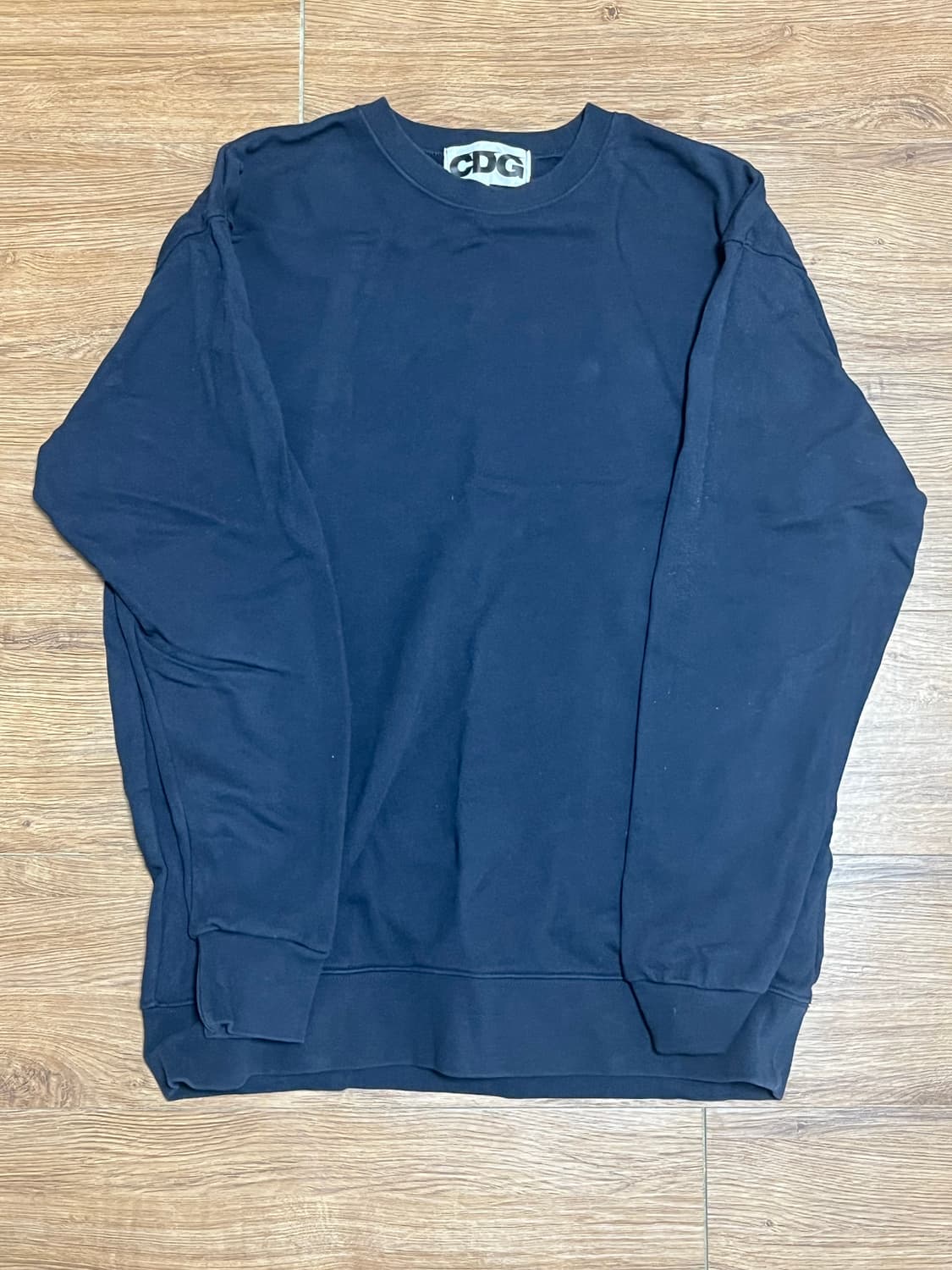 CDG 크루넥 스웨트셔츠 네이비 상품이미지2