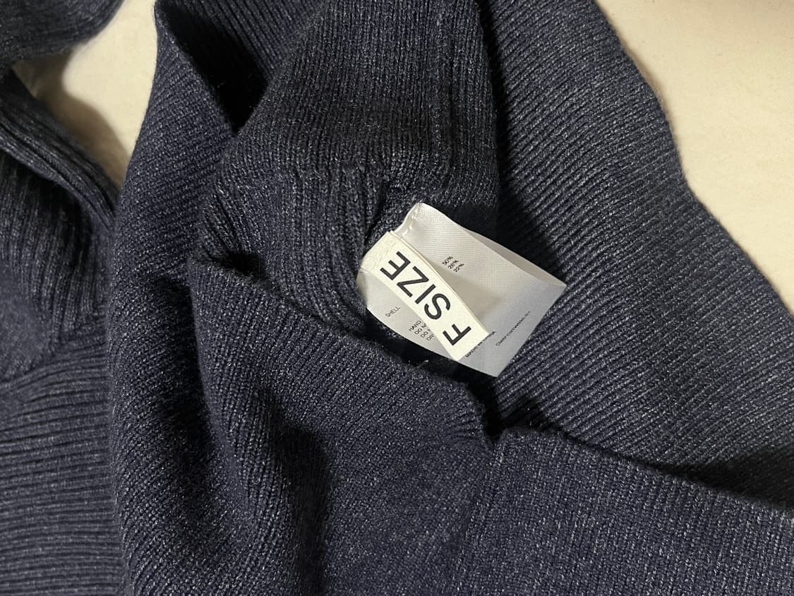 커렌트 컷아웃 크롭 니트 탑 상품이미지4