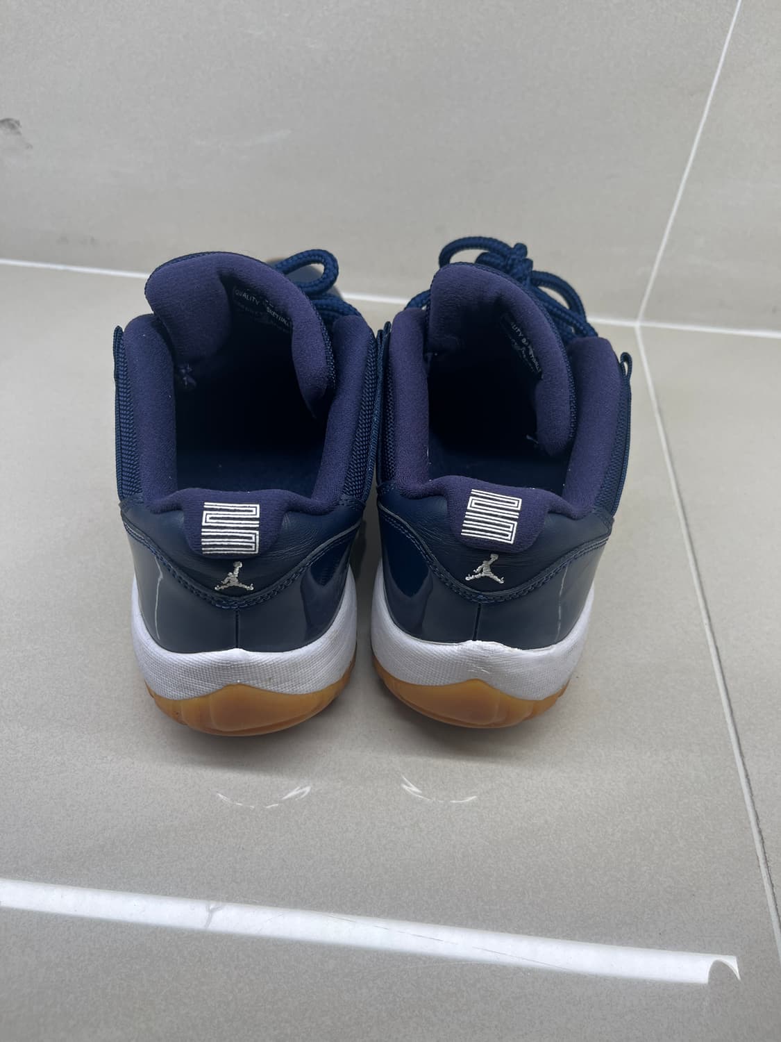 조던 11 레트로 로우 Midnight Navy 상품이미지3