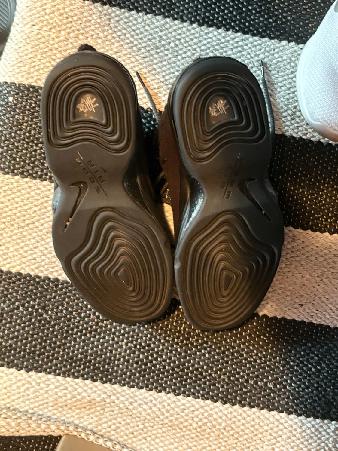 나이키 스투시 에어페니2 올블랙 US5.5/240 상품이미지3