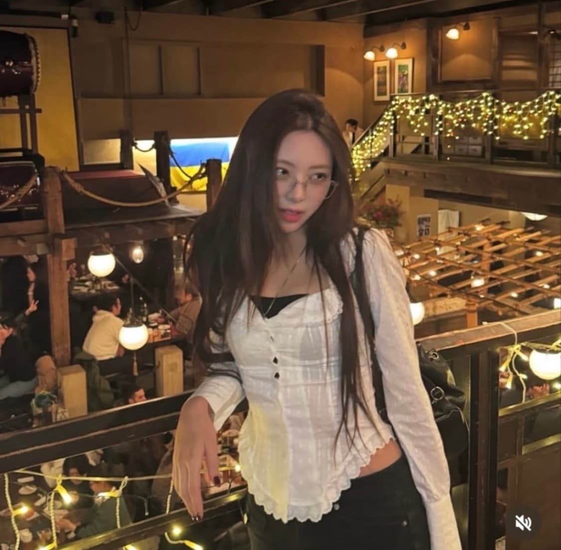 택포•스컬프터 Clover Leaf Neck Blouse 상품이미지5