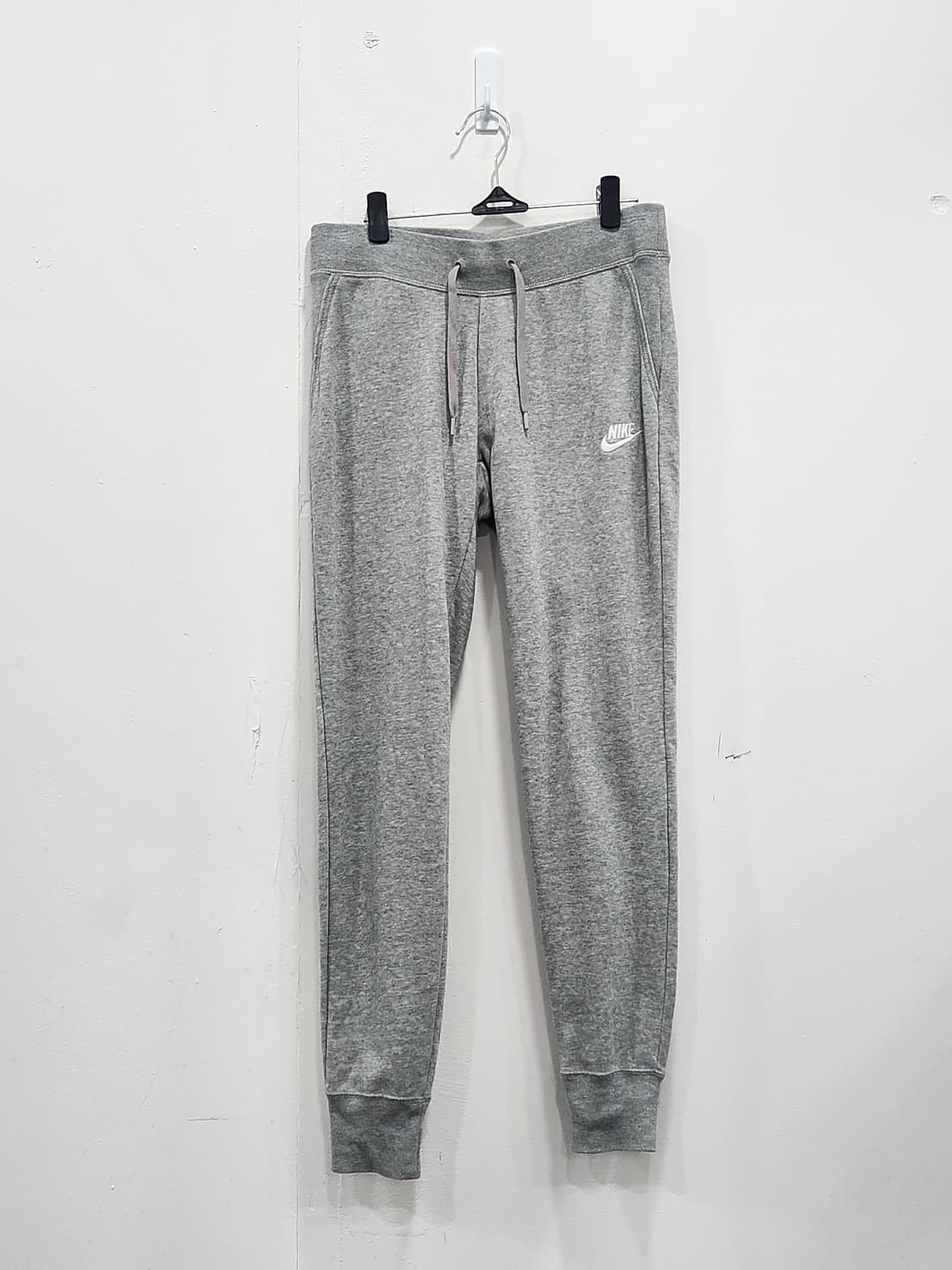 [M] 나이키 슬림핏 회색 트레이닝 바지 여성 M 상품이미지1