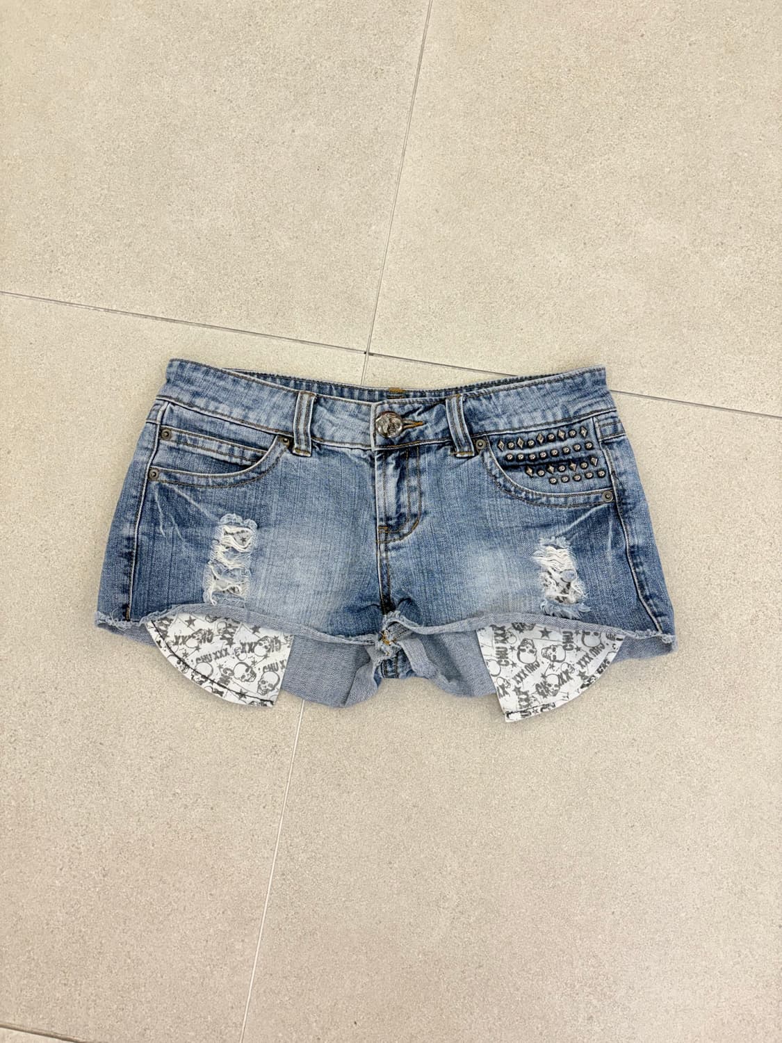 스컬 스터드 숏츠 상품이미지1