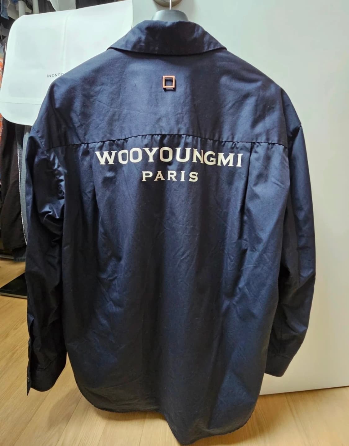 우영미 백로고 셔츠 상품이미지2