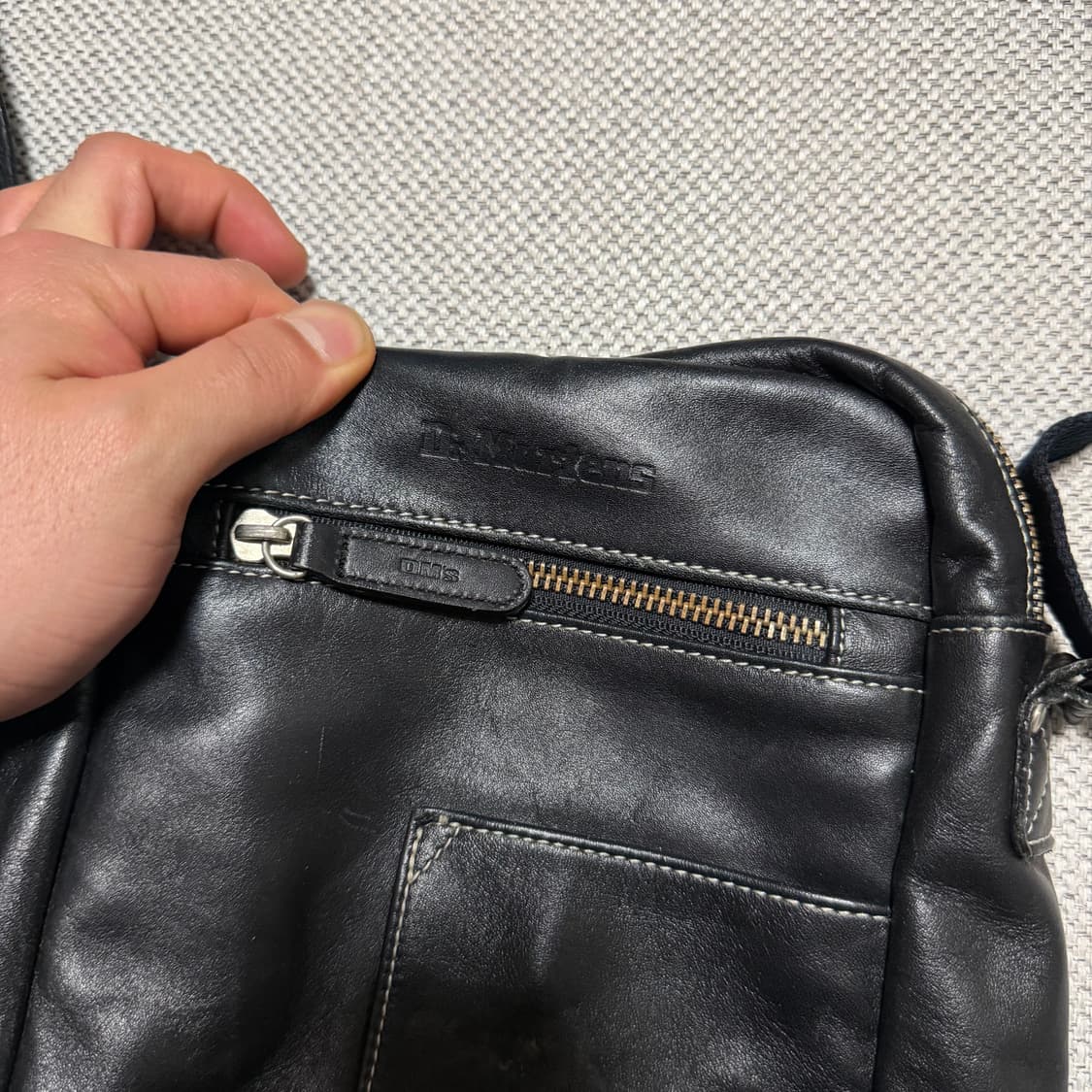 닥터마틴 레더 미니 크로스백 상품이미지2