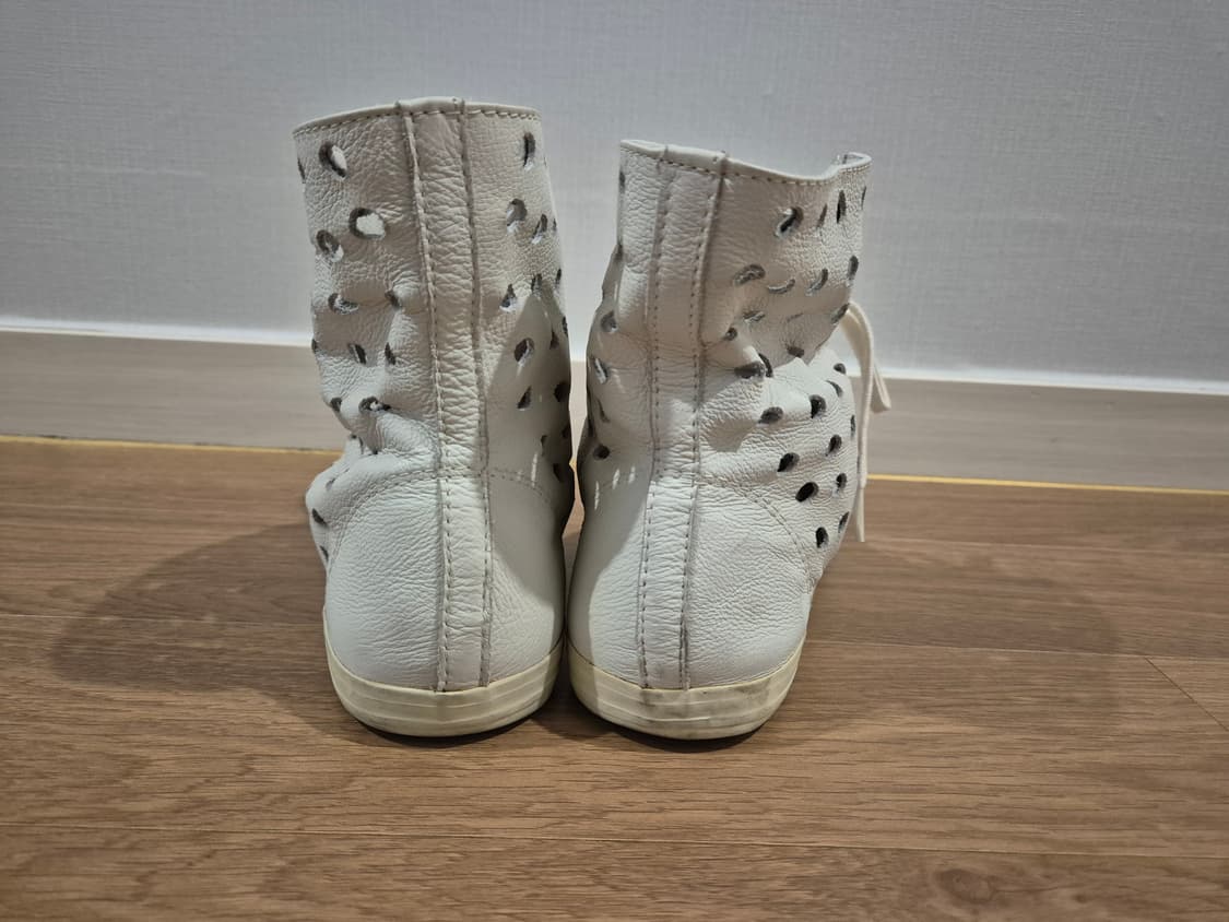 화이트 펀칭 스니커즈  240 상품이미지4