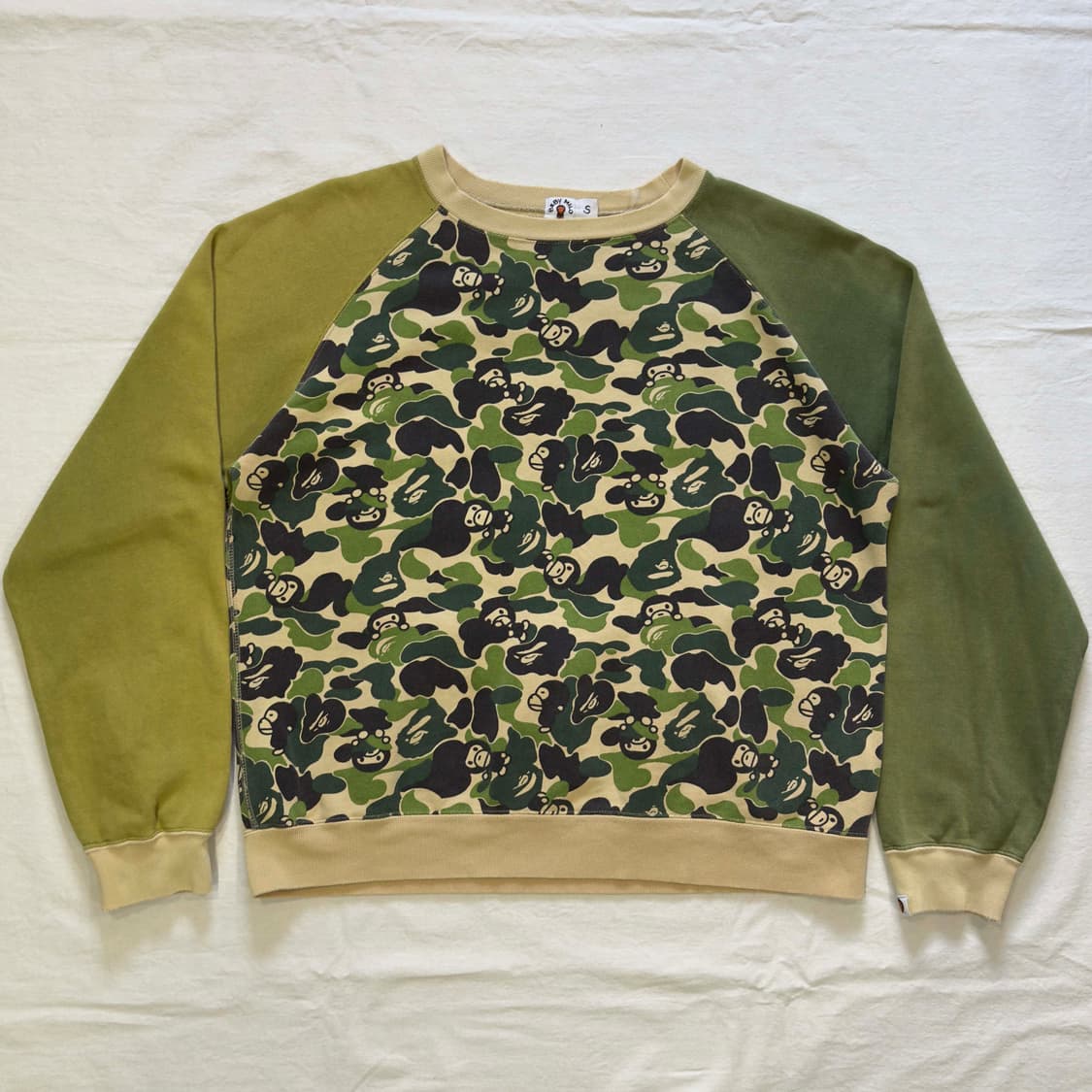 베이프 베이비 마일로 카모 맨투맨 스웻셔츠 상품이미지1