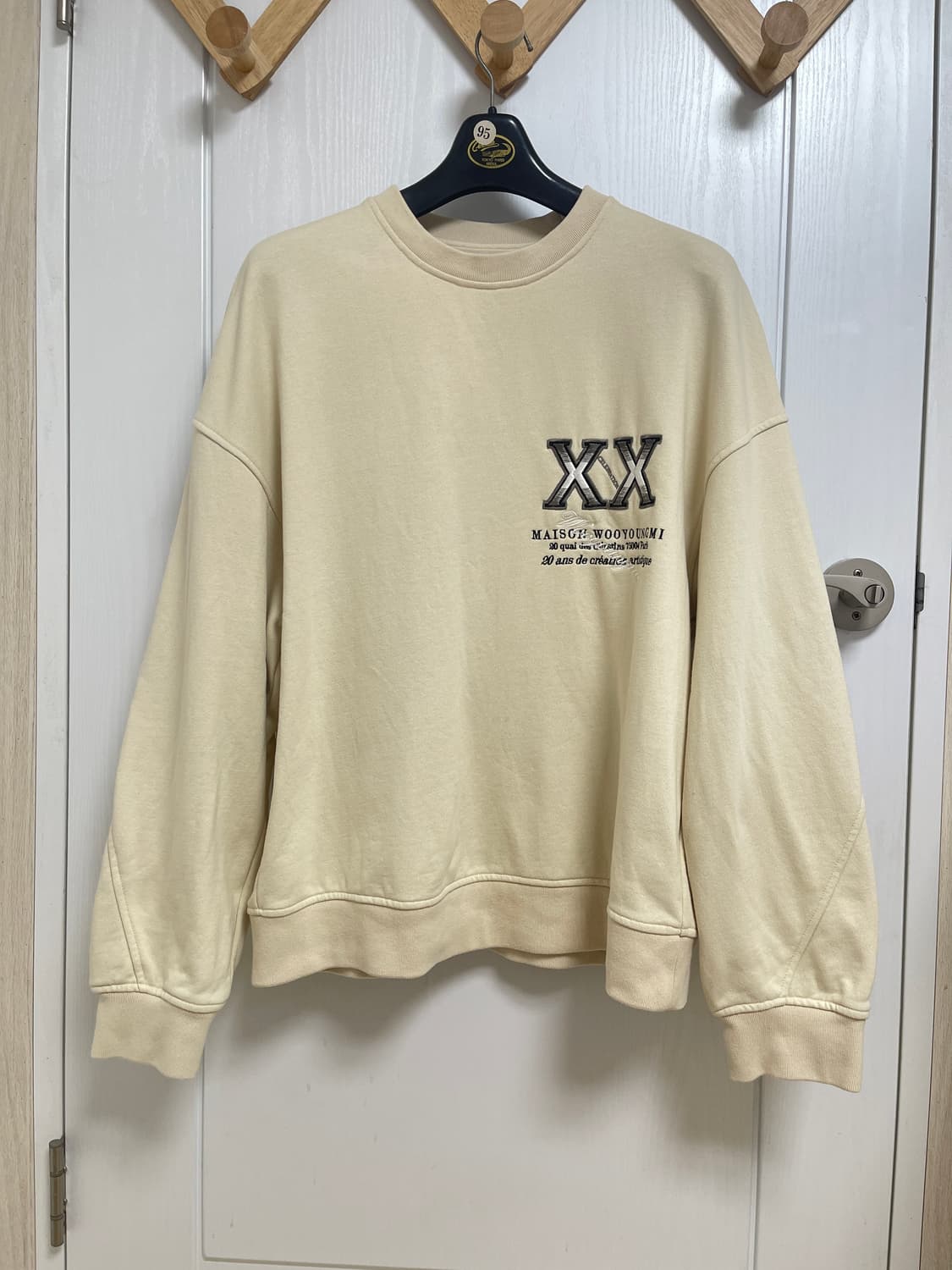 우영미 깃털 백로고 맨투맨 아이보리 48 상품이미지2