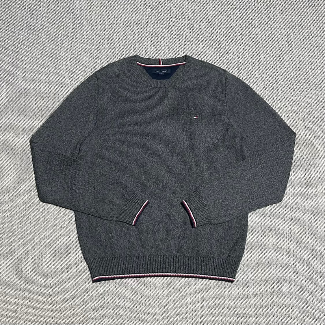 [L] Tommy 타미힐피거 챠콜 라운드 니트 상품이미지1
