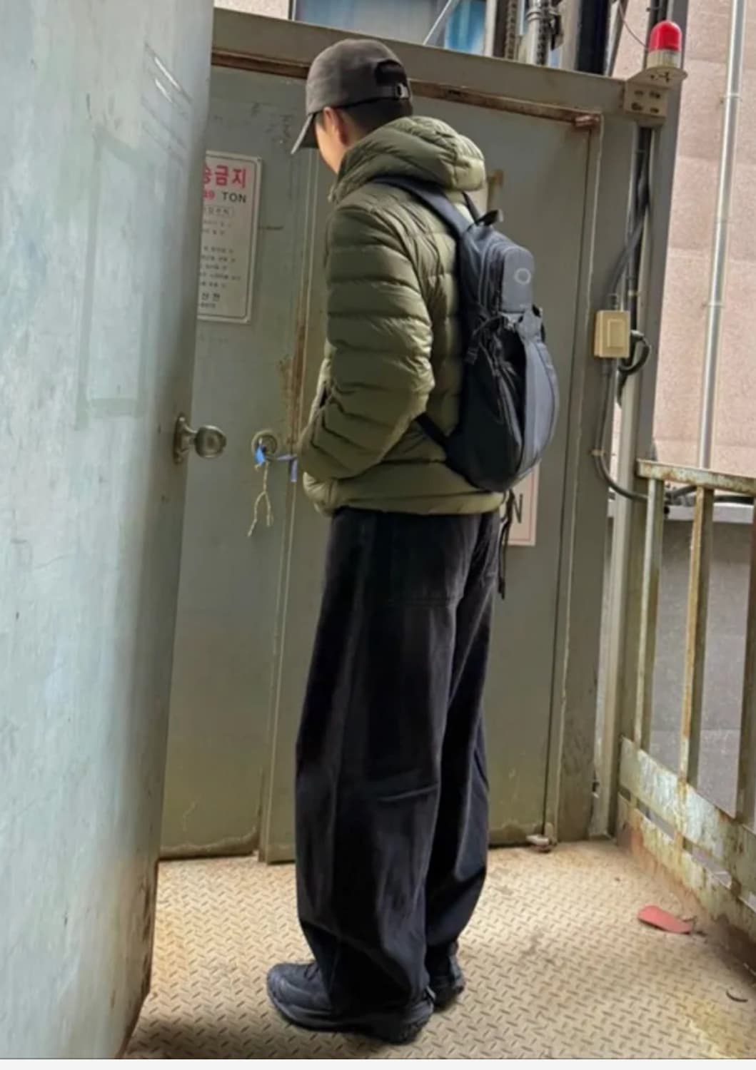 [새상품] 시티 레저 후디드 라이트 다운 재킷 [카키S] 상품이미지2