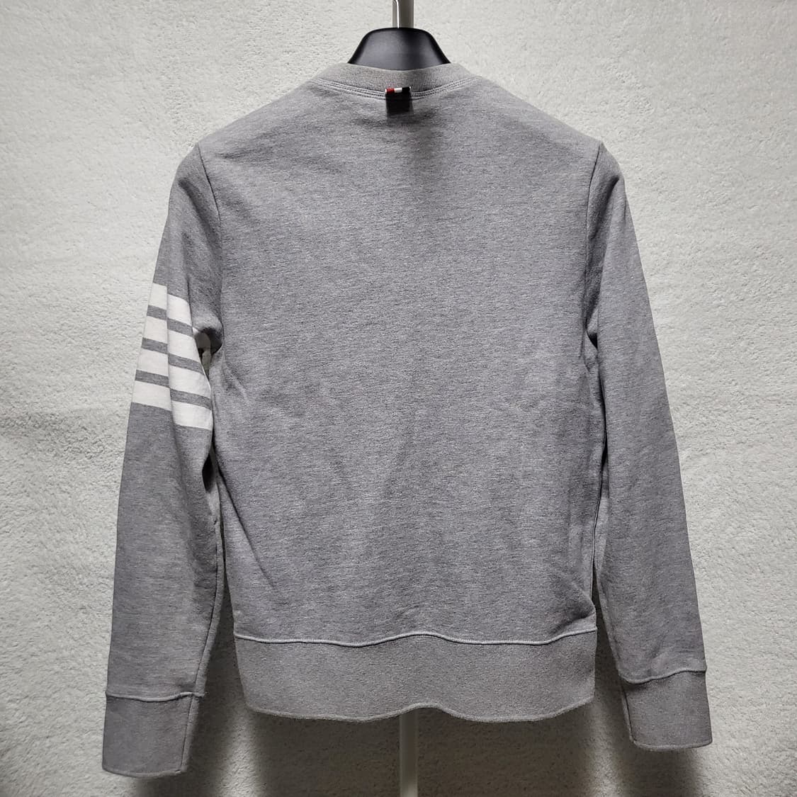 [정품] 2 / 톰브라운 사선완장 맨투맨  상품이미지2