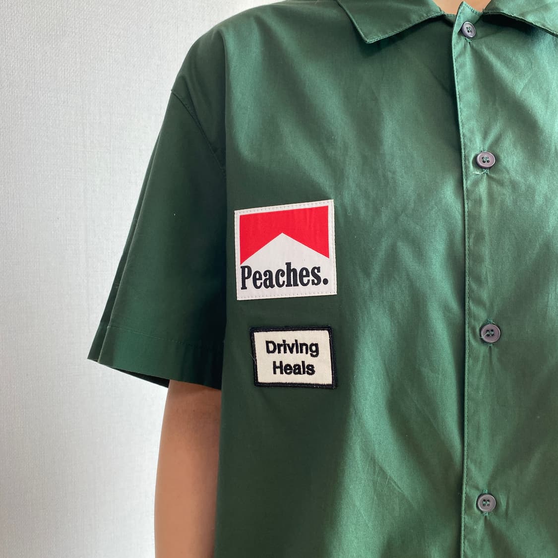 🏎️ [Peaches.] 피치스 드라이빙 힐즈 패치 워크 셔츠 상품이미지2