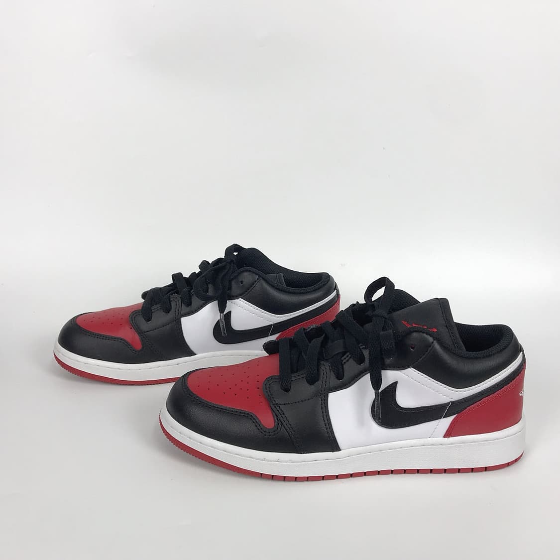 나이키 에어조던 1 로우 GS 바시티 레드 신발 키즈245 (240) 상품이미지4