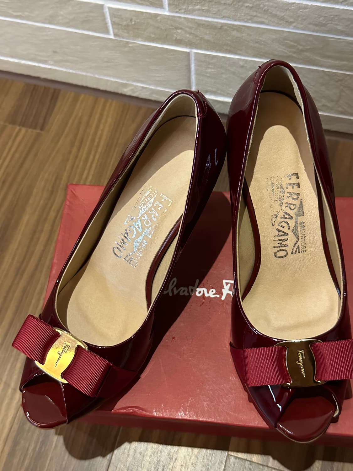 페레가모 버건디 펌프스  상품이미지2
