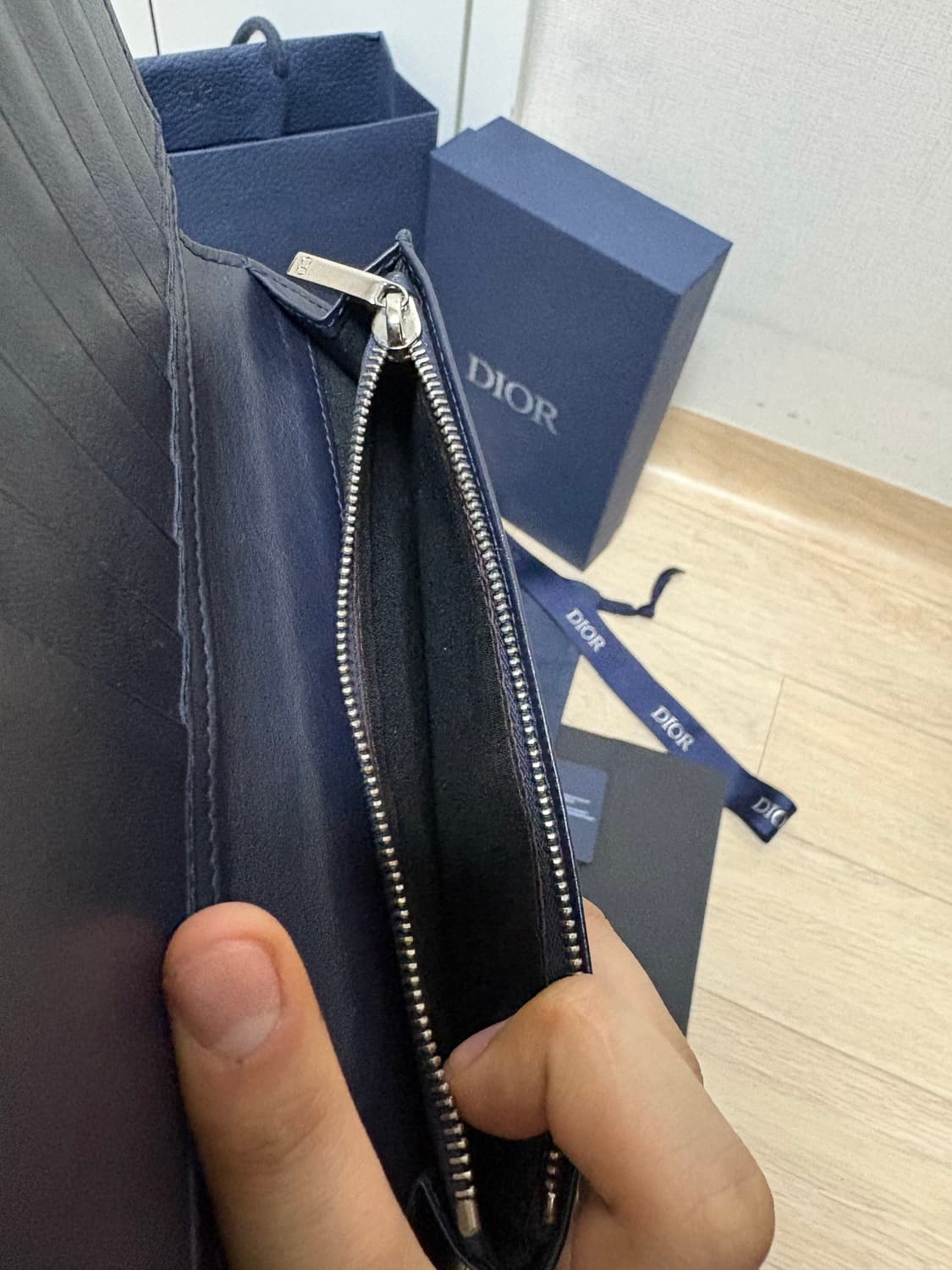 디올 cd로고 버티컬 장지갑 상품이미지6