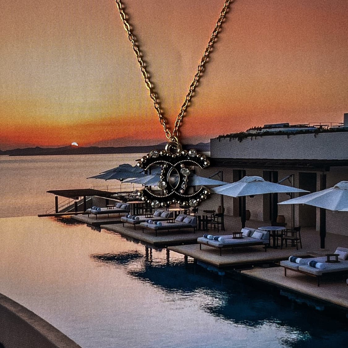 샤넬 블랙 씨쉘컷 CC로고 골드 목걸이 상품이미지1