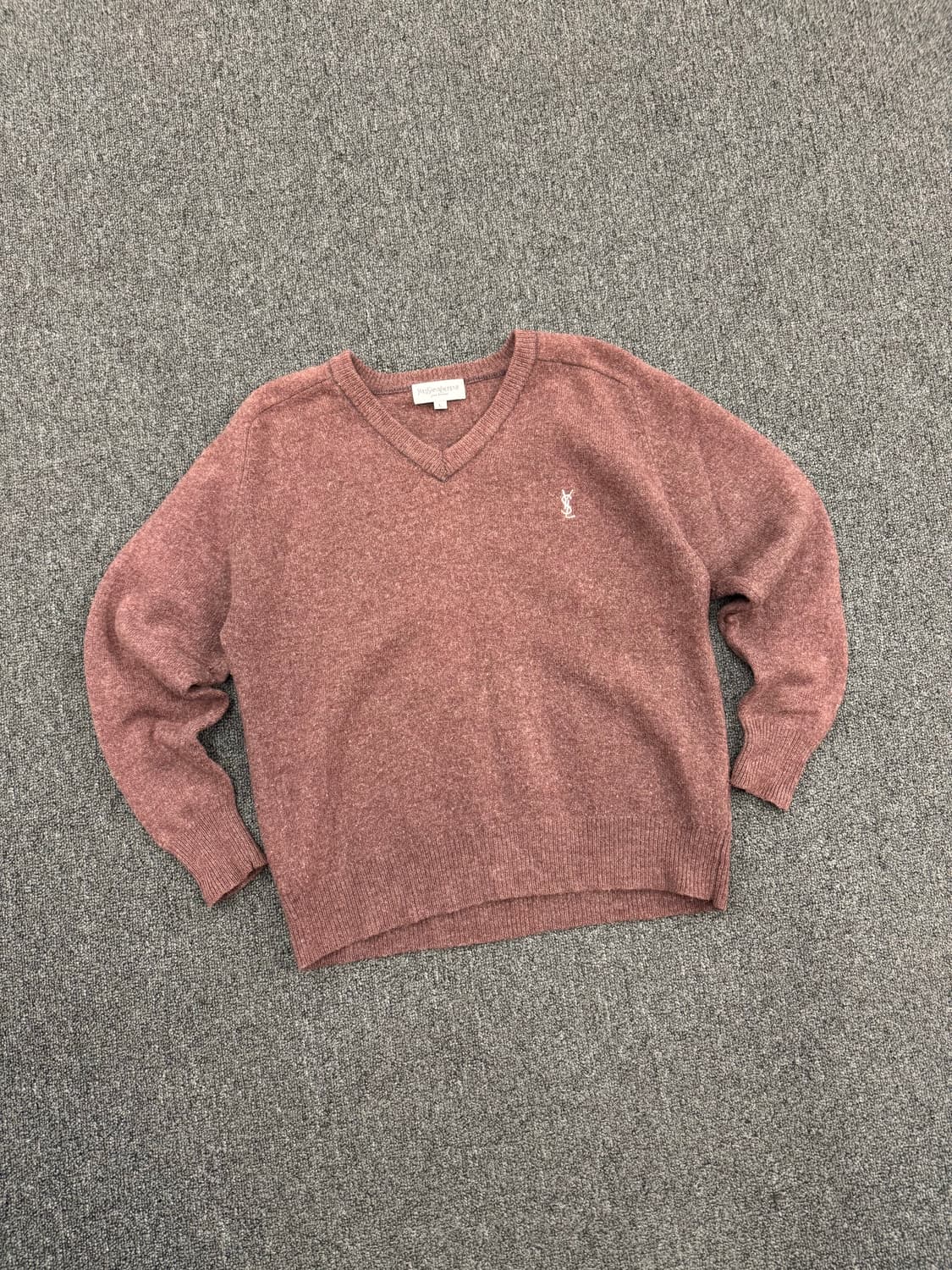 L)입생로랑 빈티지 브이넥 니트 상품이미지1