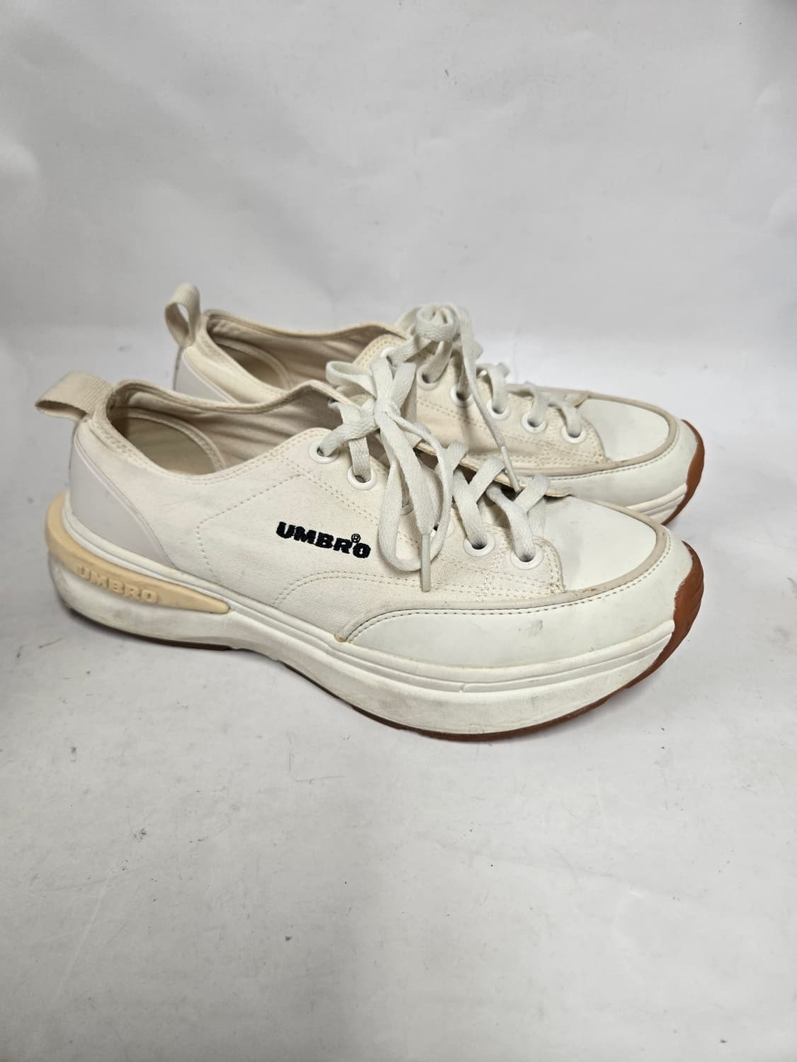 엄브로 흰색 운동화 250mm 상품이미지1