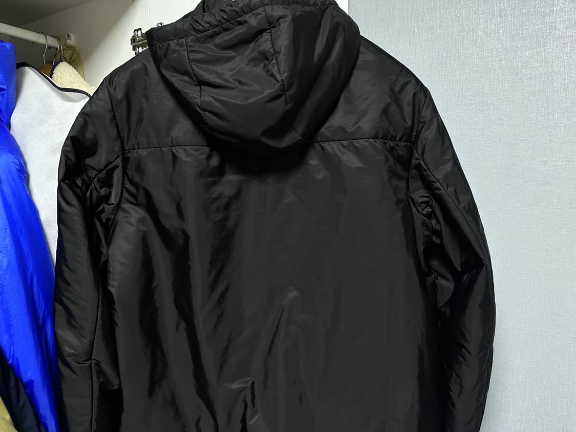 프라다 리나일론 로고 패딩팝니다 상품이미지4