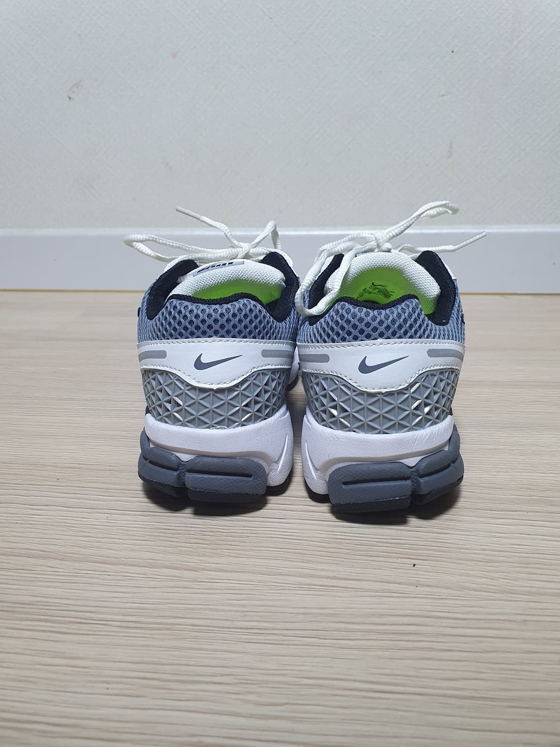 나이키 줌 보메로5 다크 그레이 운동화 255 상품이미지5